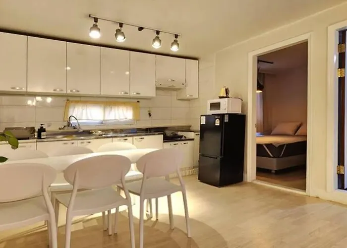 Appartement B-5 3br,화이트 린넨 하우스,홍대연드럴 파크, 3층,엘리베이터 없음 B5 *